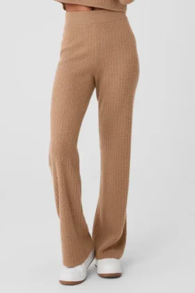Kaschmir-High-Waist-Hose mit flauschigem Waffelmuster – Toasted Almond