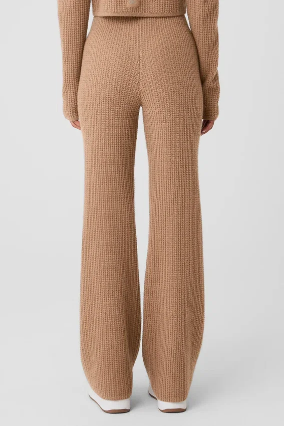 Kaschmir-High-Waist-Hose mit flauschigem Waffelmuster – Toasted Almond