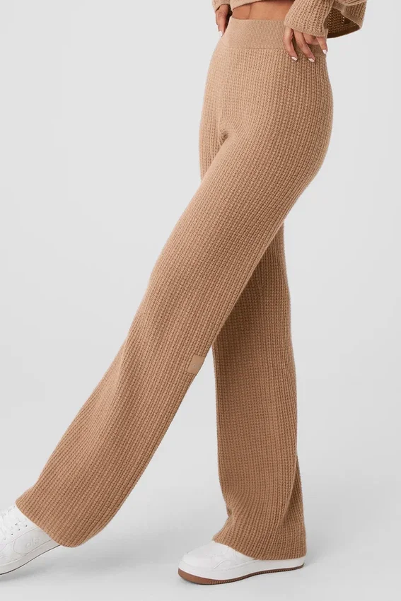 Kaschmir-High-Waist-Hose mit flauschigem Waffelmuster – Toasted Almond