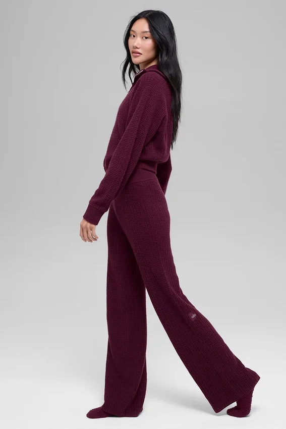 Kaschmir-High-Waist-Hose mit plüschigem Waffelmuster – Burgunderrot