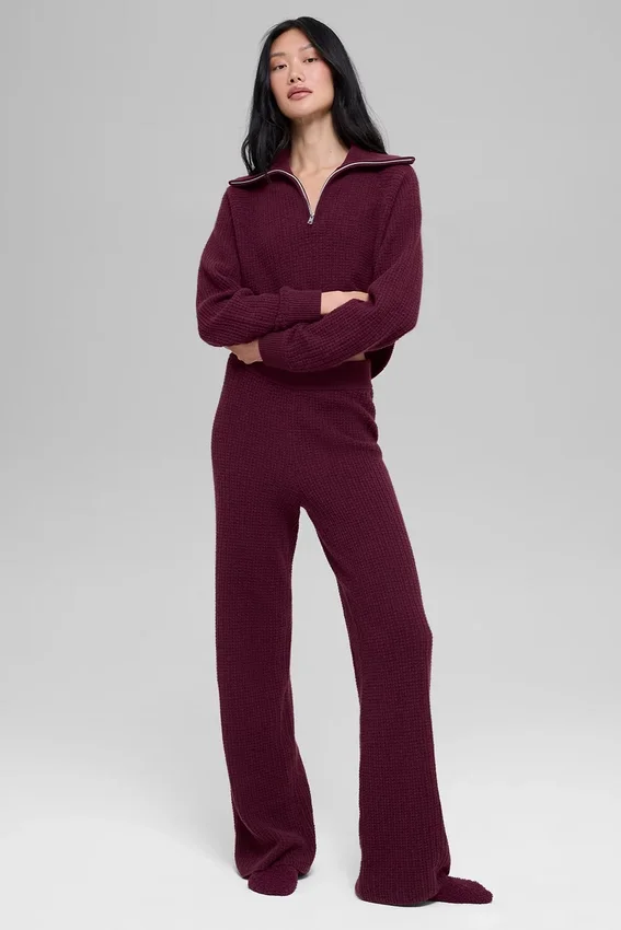 Kaschmir-High-Waist-Hose mit plüschigem Waffelmuster – Burgunderrot