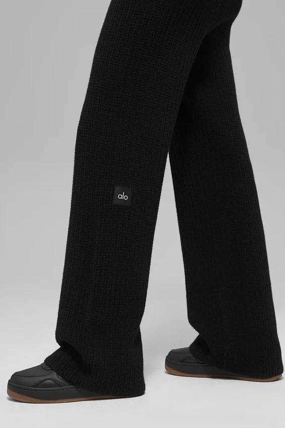 Kaschmir-High-Waist-Hose mit plüschigem Waffelstrick – Schwarz