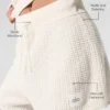 Kaschmir-High-Waist-Shorts mit flauschigem Waffelmuster – Elfenbein
