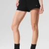 Kaschmir-High-Waist-Shorts mit flauschigem Waffelmuster – Schwarz