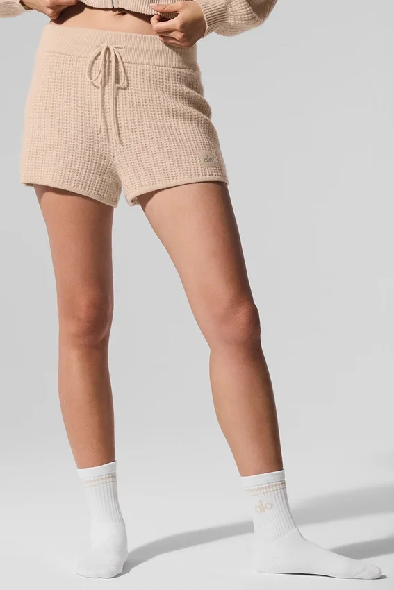 Kaschmir-High-Waist-Shorts mit Plüsch-Waffelstruktur – Macadamia Blush