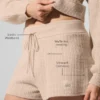 Kaschmir-High-Waist-Shorts mit Plüsch-Waffelstruktur – Macadamia Blush