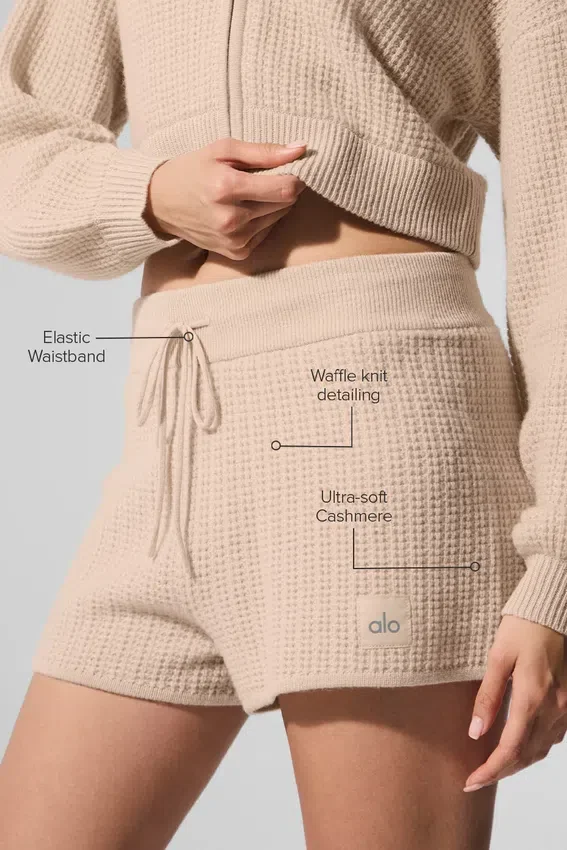 Kaschmir-High-Waist-Shorts mit Plüsch-Waffelstruktur – Macadamia Blush