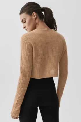 Kaschmir-Plüsch-Waffelpullover mit Langarmshirts und verkürztem Schnitt – Toasted Almond