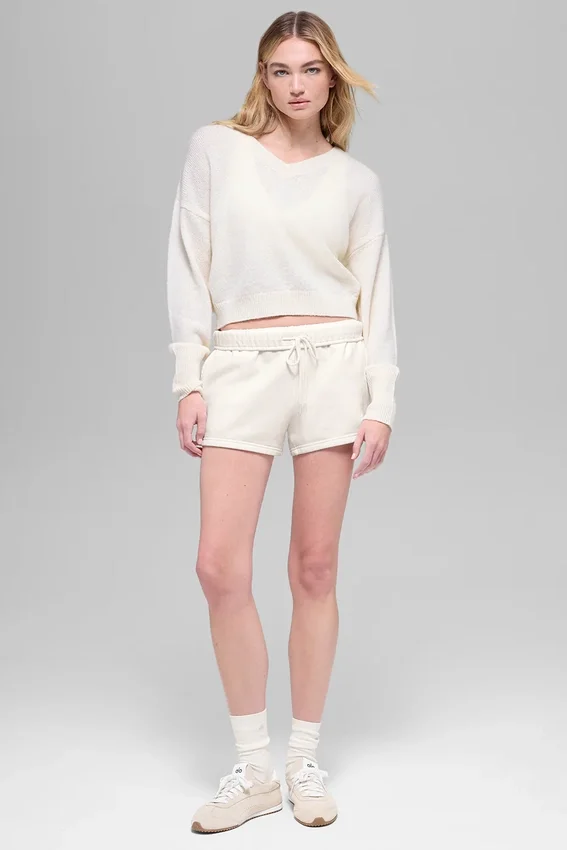 Kürzer „New Class“-Pullover mit V-Ausschnitt aus Wolle und Kaschmir – Elfenbein