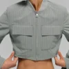 Kürzere „Main Character“-Jacke mit durchgehendem Reißverschluss und Nadelstreifen – Lunar Grey/Weiß