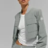 Kürzere „Main Character“-Jacke mit durchgehendem Reißverschluss und Nadelstreifen – Lunar Grey/Weiß