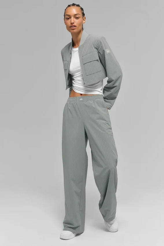 Kürzere „Main Character“-Jacke mit durchgehendem Reißverschluss und Nadelstreifen – Lunar Grey/Weiß
