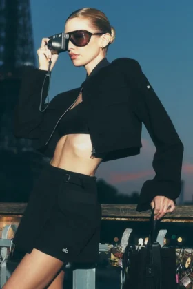 Kürzliche „Main Character“-Jacke – Schwarz