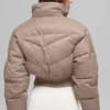 Kurze „Atmosphere“-Daunenjacke – Chai Latte