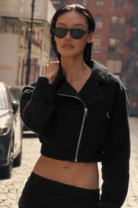 Kurze „Cosmopolitan“-Jacke – Schwarz