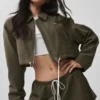 Kurze „Fan Favorite“-Jacke mit durchgehendem Reißverschluss – Olive Tree