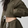 Kurze „Fan Favorite“-Jacke mit durchgehendem Reißverschluss – Olive Tree