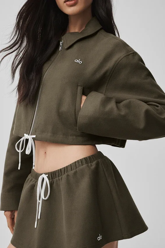 Kurze „Fan Favorite“-Jacke mit durchgehendem Reißverschluss – Olive Tree