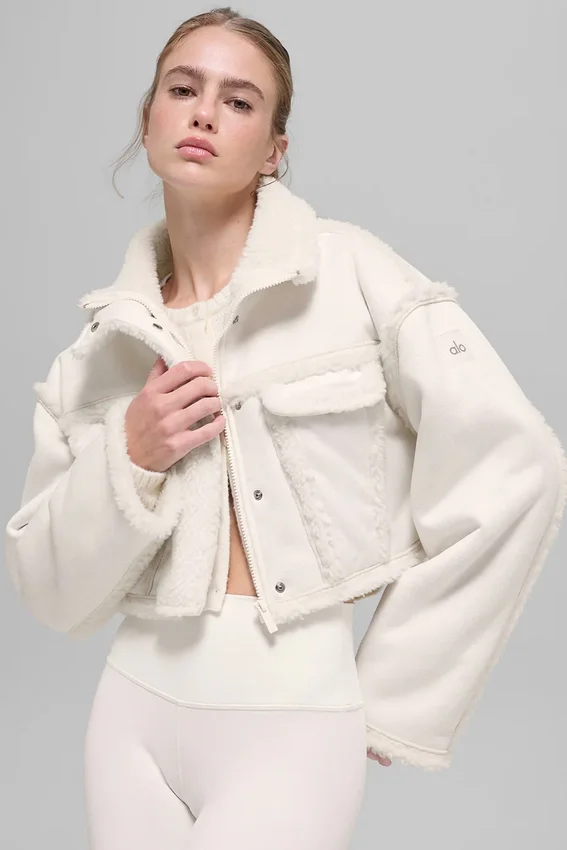 Kurze Jacke aus Kunstlammfell „Snowfall“ – Elfenbein
