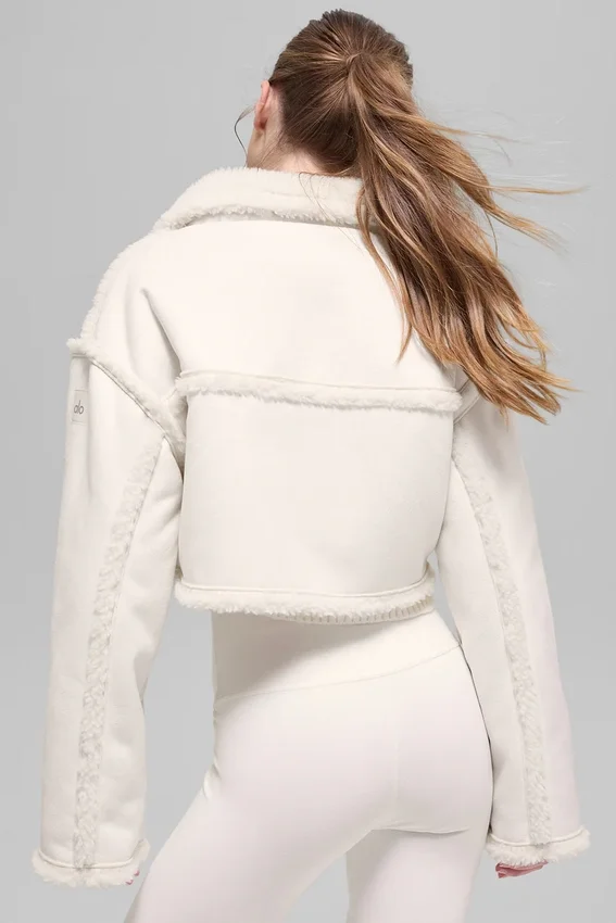 Kurze Jacke aus Kunstlammfell „Snowfall“ – Elfenbein