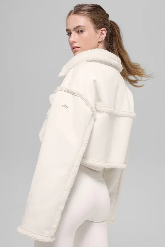 Kurze Jacke aus Kunstlammfell „Snowfall“ – Elfenbein