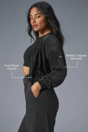 Kurze Micro-Plissee-Jacke – Schwarz