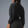 Kurze Micro-Plissee-Jacke – Schwarz