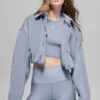 Kurze „Mountain Side“-Jacke aus geripptem Velours – Winter Frost