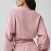 Kurzer Accolade-Pullover mit Rundhalsausschnitt – Vintage-Pink