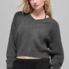 Kurzer „New Class“-Pullover aus Wolle und Kaschmir mit V-Ausschnitt – Platingrau
