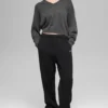 Kurzer „New Class“-Pullover aus Wolle und Kaschmir mit V-Ausschnitt – Platingrau