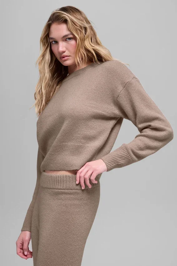 Kurzer „New Class“-Pullover mit Rundhalsausschnitt aus Wolle und Kaschmir – Chai Latte