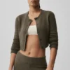 Kurzer Strickcardigan „New Class“ aus Wolle und Kaschmir – Olive Tree