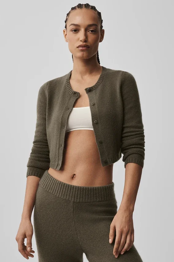 Kurzer Strickcardigan „New Class“ aus Wolle und Kaschmir – Olive Tree