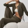 Kurzer Strickcardigan „New Class“ aus Wolle und Kaschmir – Olive Tree