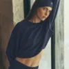 Kurzer Sway-Pullover mit Rundhalsausschnitt – Marineblau