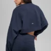Kurzer Sway-Pullover mit Rundhalsausschnitt – Marineblau