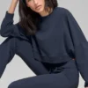 Kurzer Sway-Pullover mit Rundhalsausschnitt – Marineblau