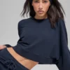 Kurzer Sway-Pullover mit Rundhalsausschnitt – Marineblau