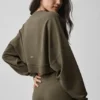 Kurzer Sway-Pullover mit Rundhalsausschnitt – Olive Tree