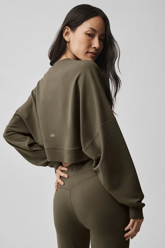 Kurzer Sway-Pullover mit Rundhalsausschnitt – Olive Tree