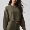 Kurzer Sway-Pullover mit Rundhalsausschnitt – Olive Tree
