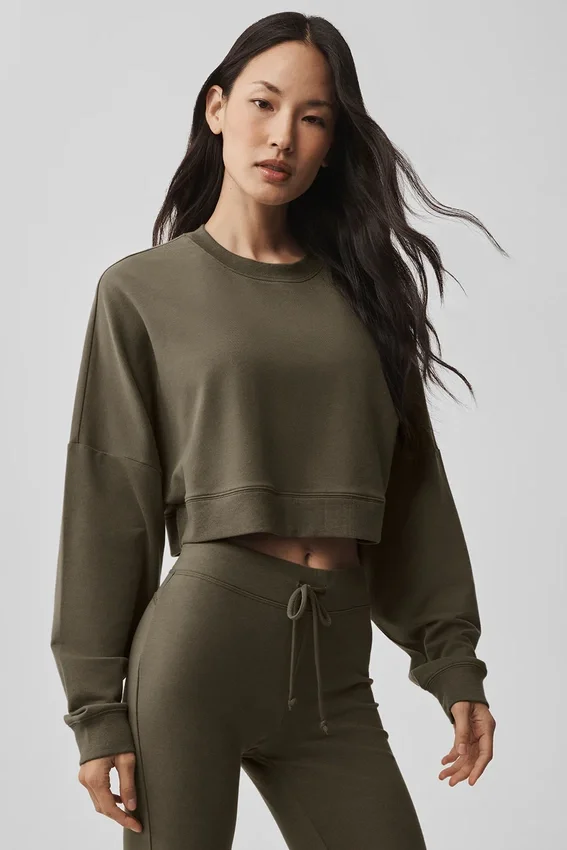Kurzer Sway-Pullover mit Rundhalsausschnitt – Olive Tree