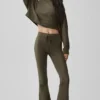 Kurzer Sway-Pullover mit Rundhalsausschnitt – Olive Tree