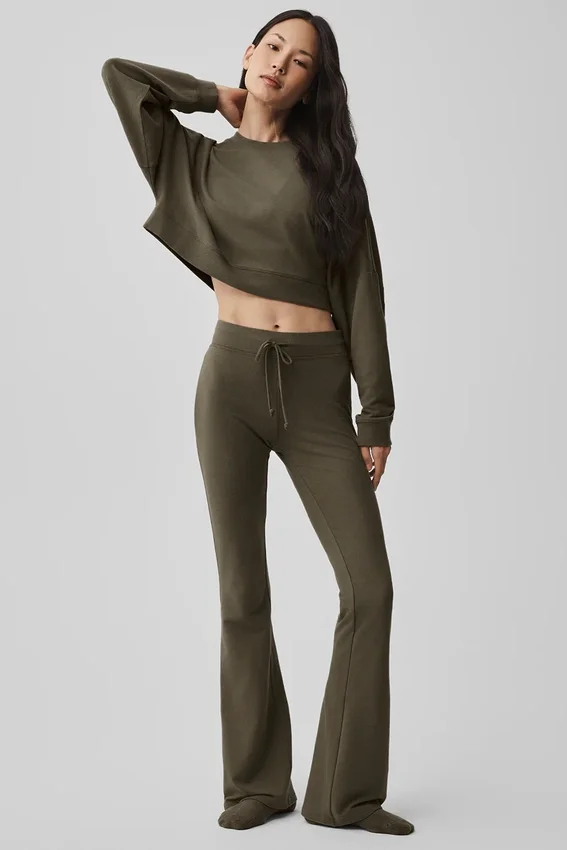 Kurzer Sway-Pullover mit Rundhalsausschnitt – Olive Tree