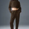 Kurzer Winter Bliss-Rollkragenpullover mit Zopfmuster und Langarmshirts – Espresso