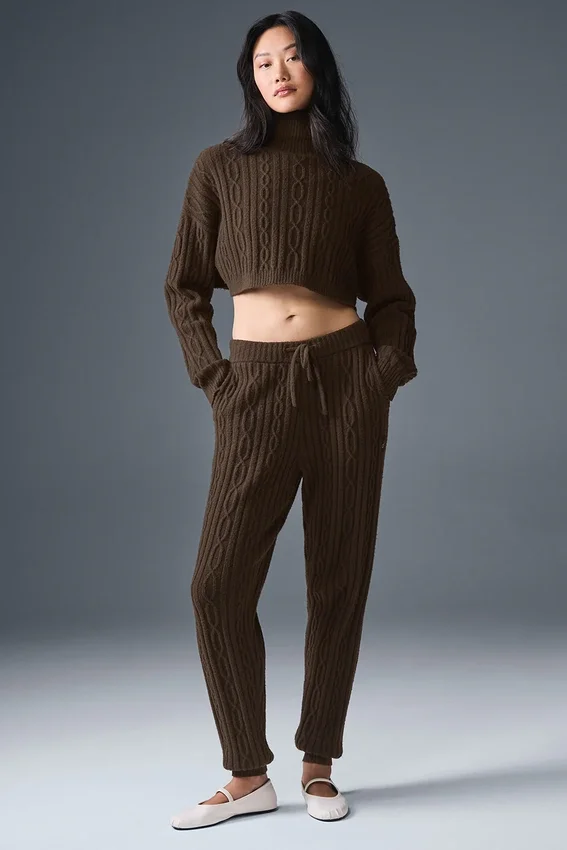 Kurzer Winter Bliss-Rollkragenpullover mit Zopfmuster und Langarmshirts – Espresso