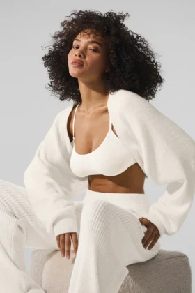 Kuscheliger Pullover-Schal – Elfenbein