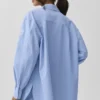 Langarmshirt „Pinstripe Daylight“ mit Knopfleiste – Helles Provence-Blau/Weiß