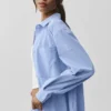 Langarmshirt „Pinstripe Daylight“ mit Knopfleiste – Helles Provence-Blau/Weiß